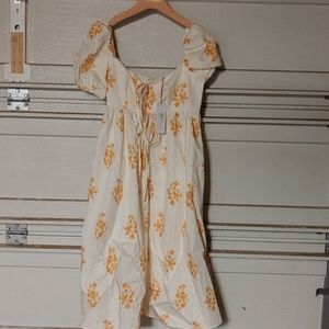 Ciao Lucia "Alessia" dress in floral print.

Squar